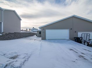4511 Impala Ct NW, Mandan, ND 58554