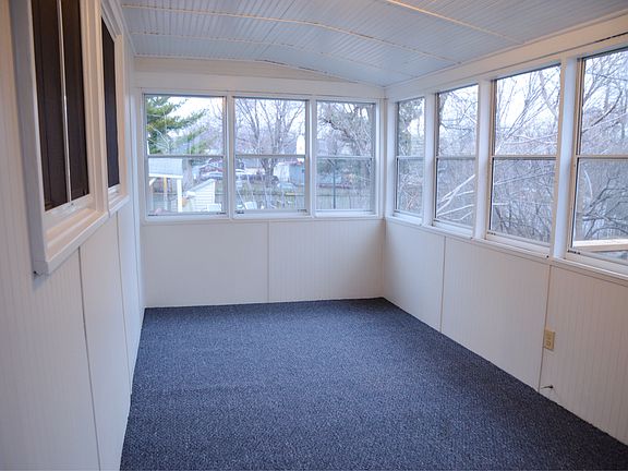 3 season porch off kitchen