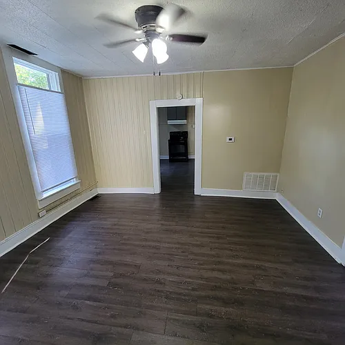 915 Marion Ave Photo 1