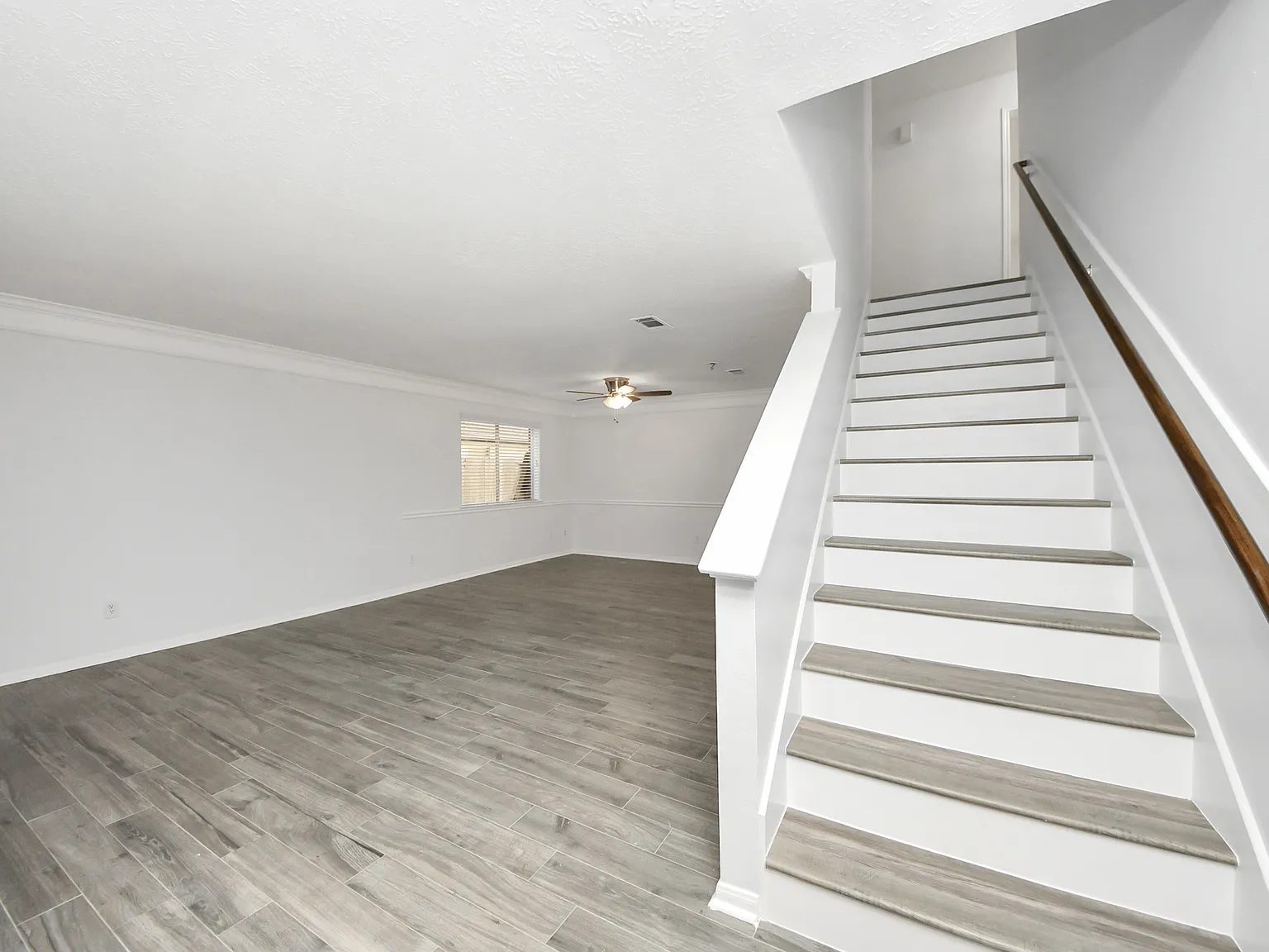 3906 Bridgebay Ln — Photo 3