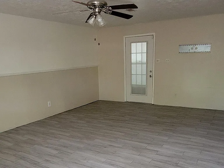 17308 Valley Ln — Photo 5