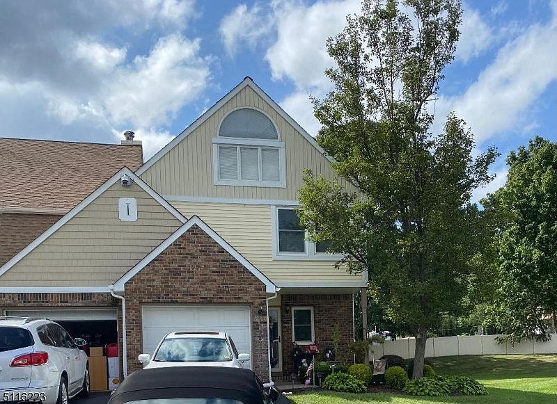 1st image of 11 Heritage Ln