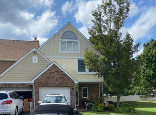11 Heritage Ln, Hamburg, NJ 07419
