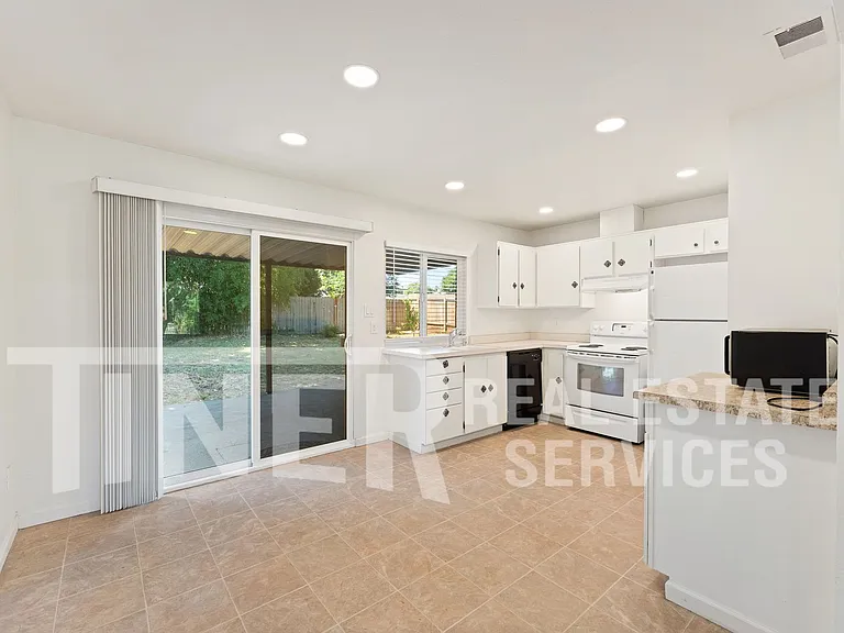 8912 Lanier Way — Photo 3