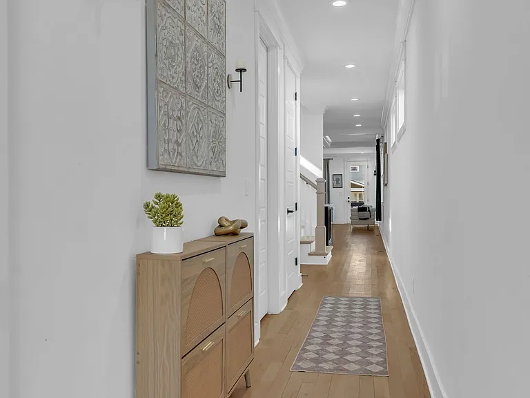 611B James Ave — Photo 4