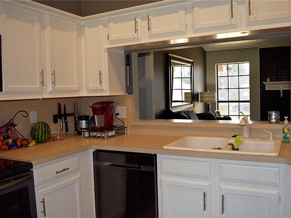 4th image of 1304 Sheppard Ln
