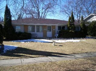 1950 Pierce Rd, Hoffman Estates, IL 60169