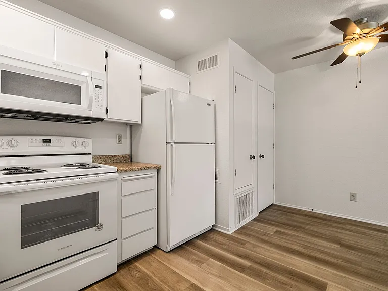 Amanda Place Apartments — Photo 71