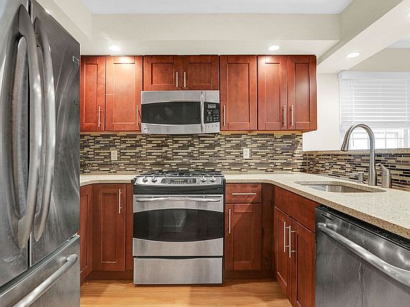 5th image of 21-14 33rd St #1B