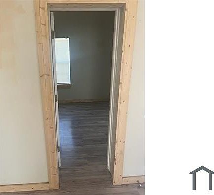 2nd image of 624 S Broadway Ave
