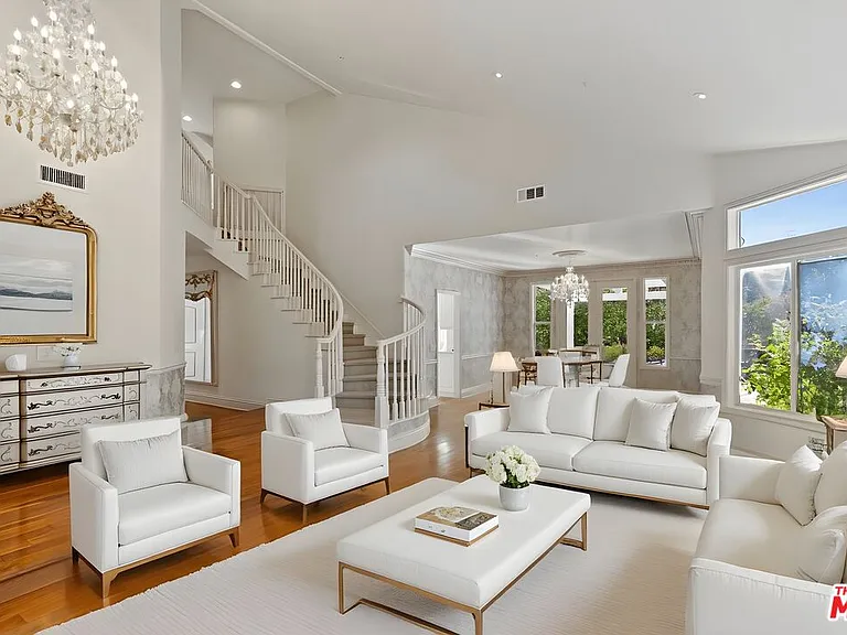 3900 Hilton Head Way — Photo 4