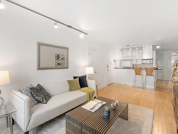 4th image of 404 E 79th St APT 4A