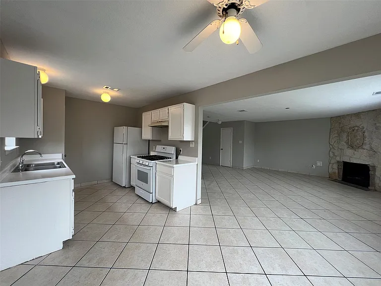 8811 Baskove Dr — Photo 4