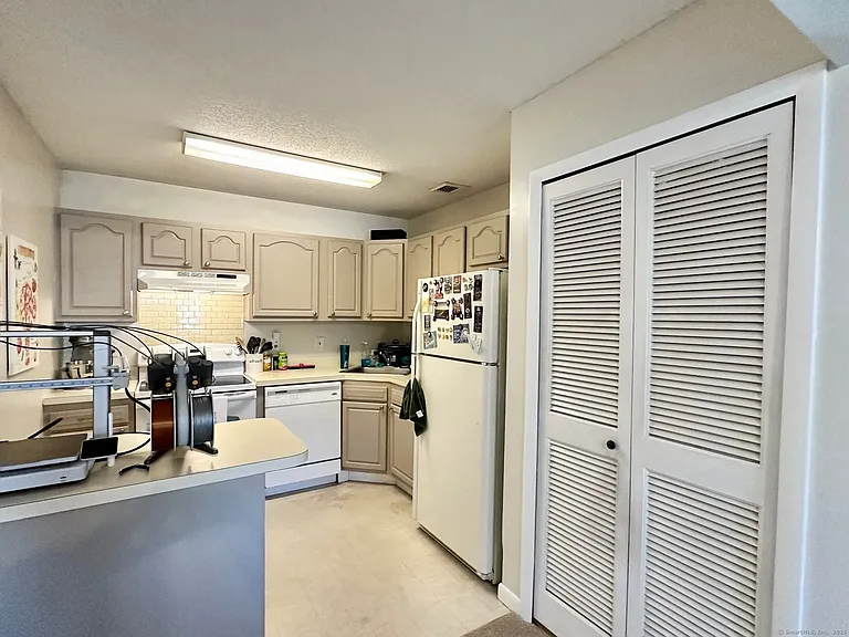 1001 Twin Circle Dr #1001 — Photo 3