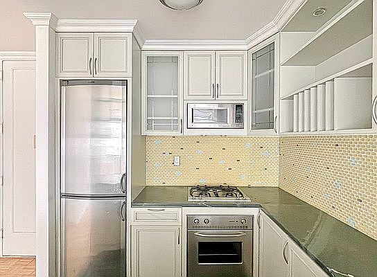 1st image of 350 W 50th St APT 10G