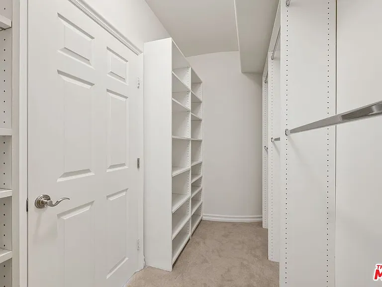 1000 Granville Ave #404 — Photo 45