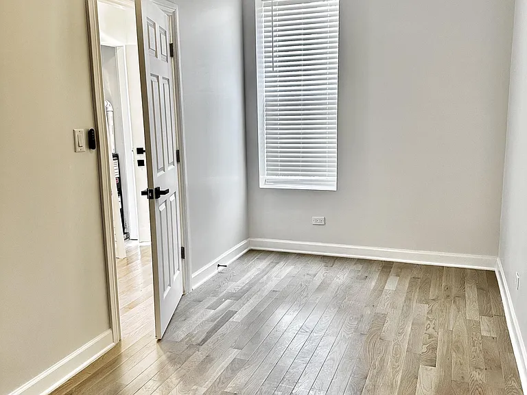 2946 N Rockwell St #3 — Photo 6