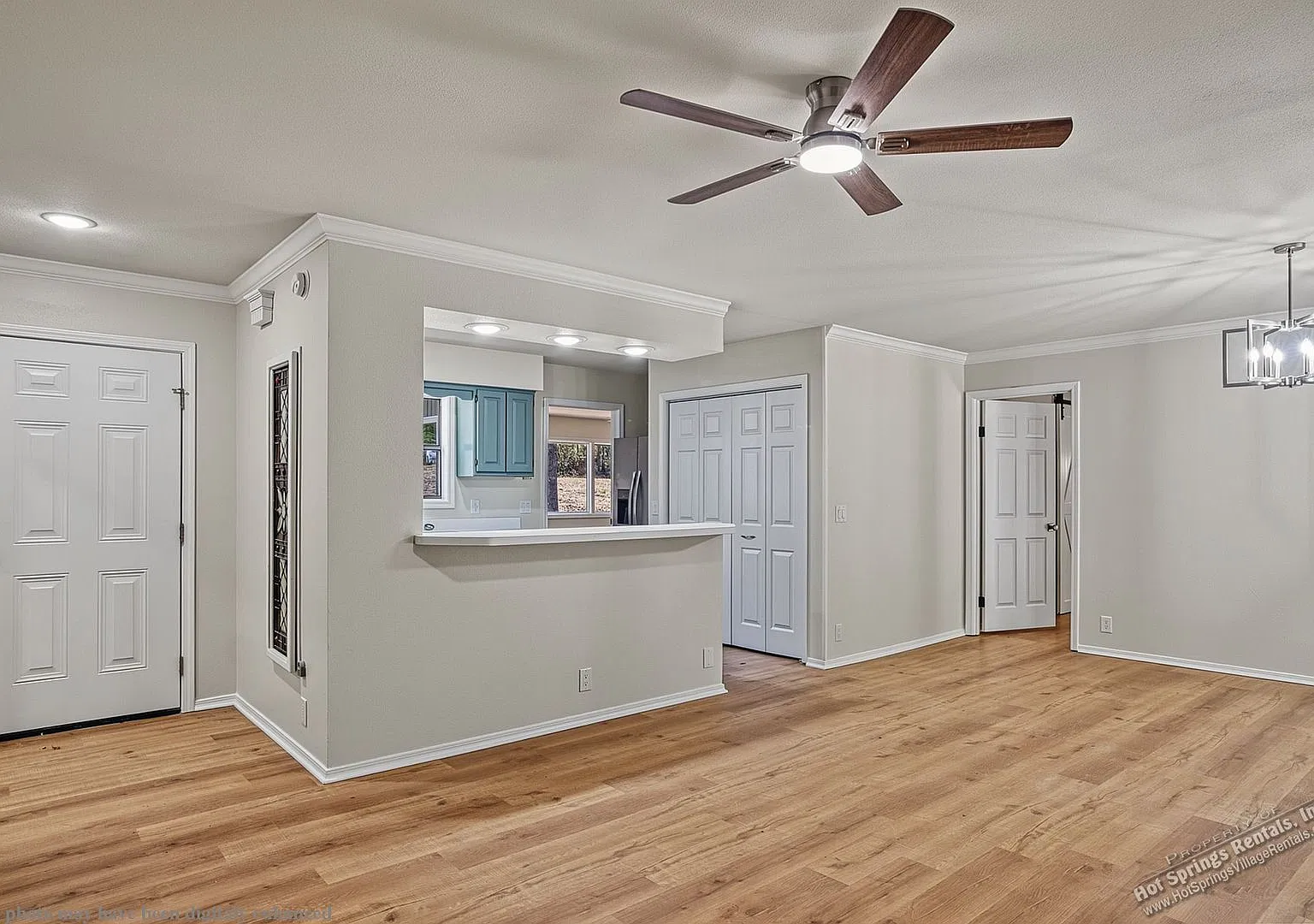 Lake Pineda Area | Home | Unfurnished — Photo 4