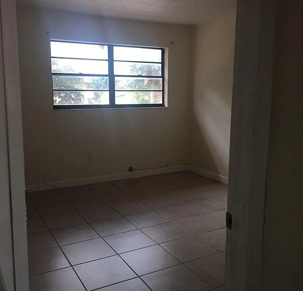 2261 W 53rd St #9 — Photo 11