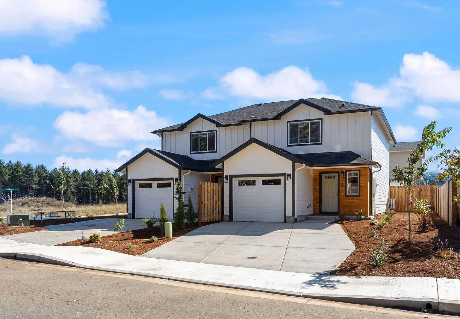 3 bed, 2.5 bath, 1226 sqft, $2,000 — Photo 3