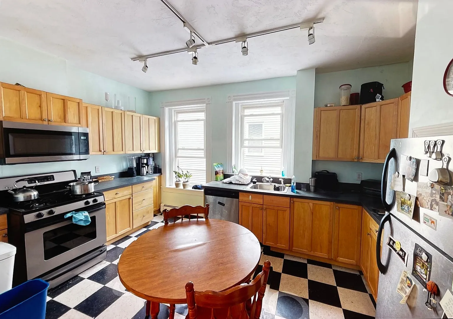 4beds 1.5bath in Somerville is available in 9/1 — Photo 1