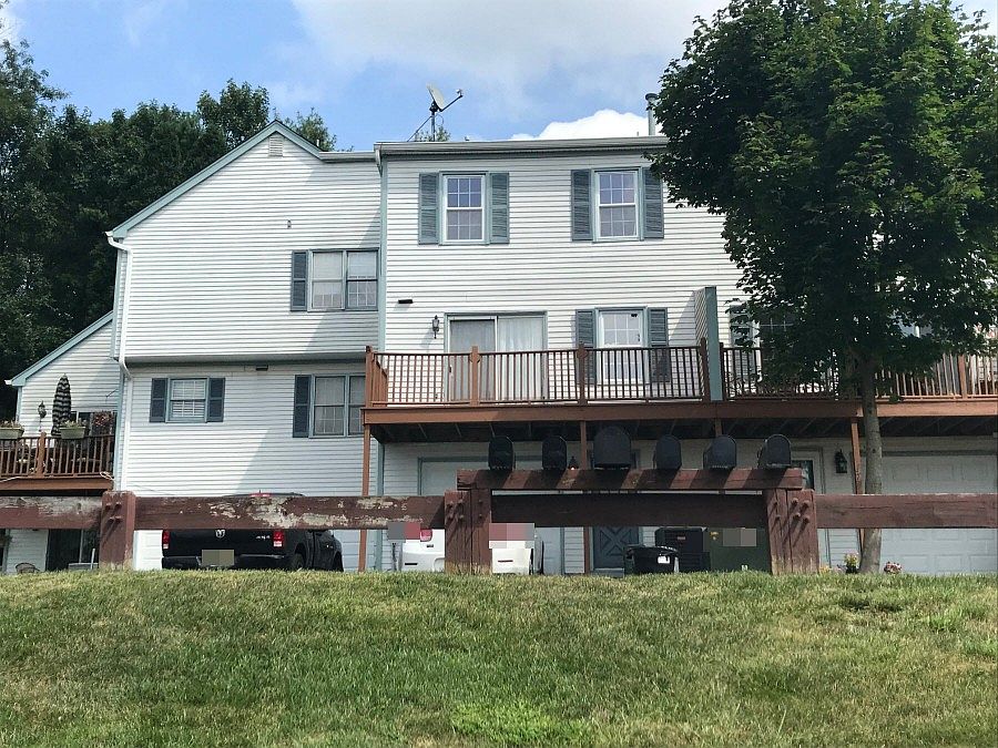 2nd image of 18 Oriole Dr