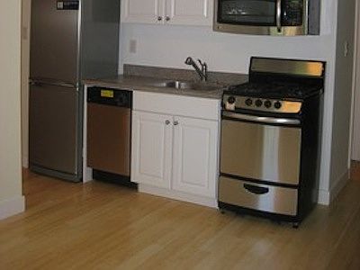 2nd image of 11880 Metropolitan Ave APT 1G