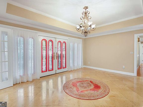 5th image of 135 Windsor Dr