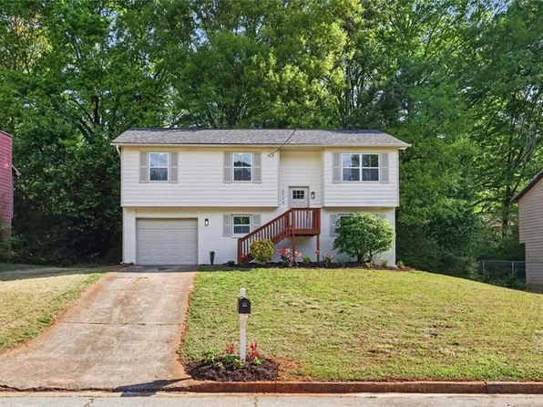 2546 Candler Woods Dr, Decatur, GA 30032