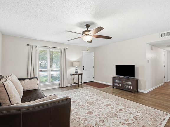 3rd image of 5521 Pike Pl