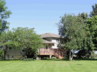 22020 240th Ave, Le Claire, IA 52753