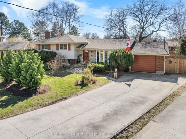8 Saturn Ct, Saint Catharines, ON L2M 2T1