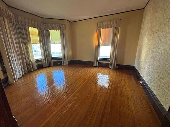 5th image of 306 S A St