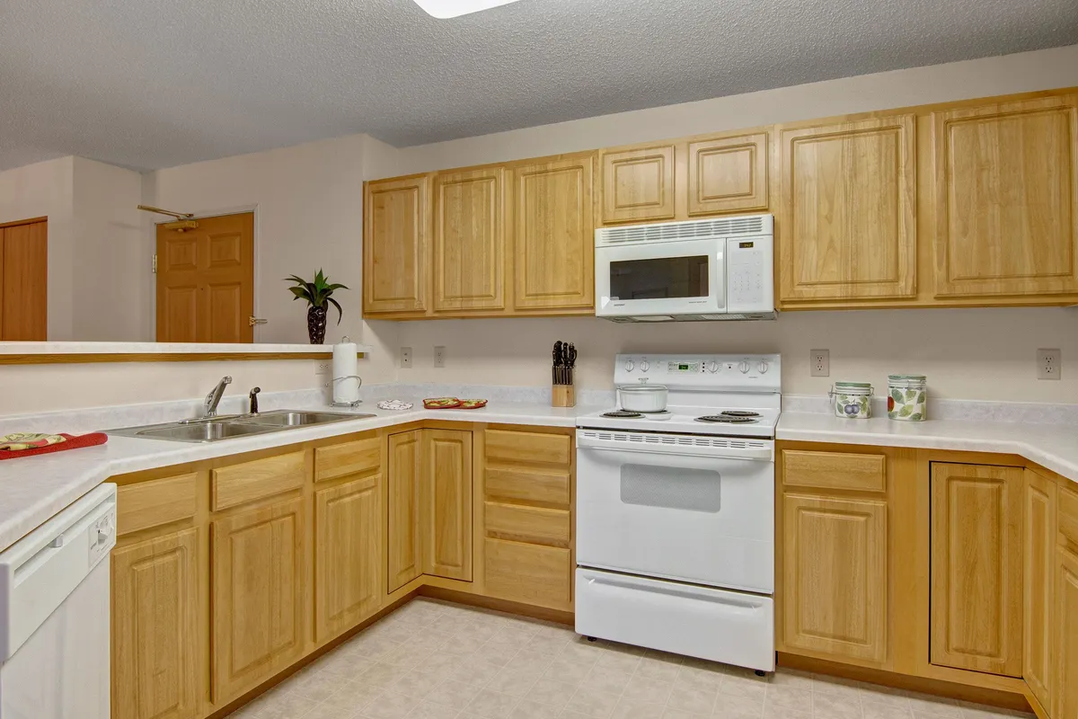 Heritage Park Kitchen with a Full Appliance Package - Heritage Park Apartment Homes