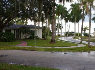 2417 Crescent Ct E, Bradenton, FL 34208