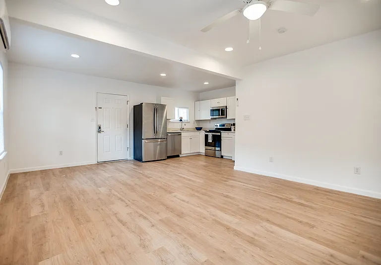 905 W Abram St #4 — Photo 4