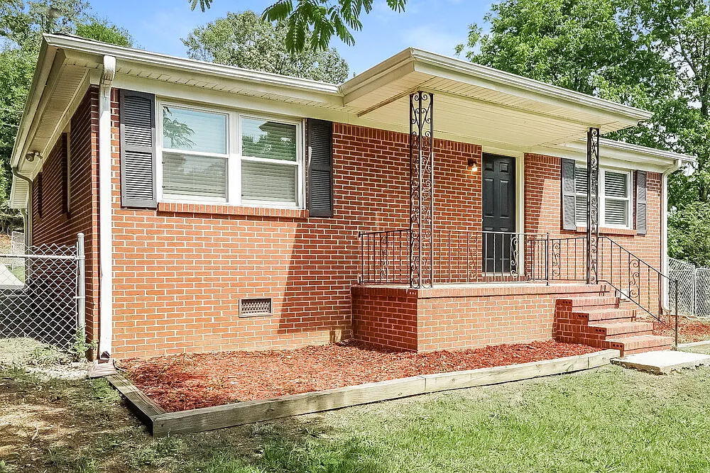 2 bed, 1.0 bath, 972 sqft, $1,680 — Photo 1