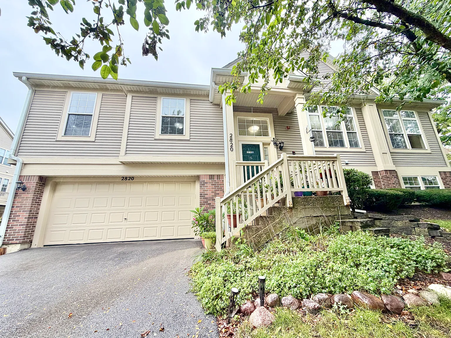3 bed, 2430 sqft, $3,200 — Photo 3