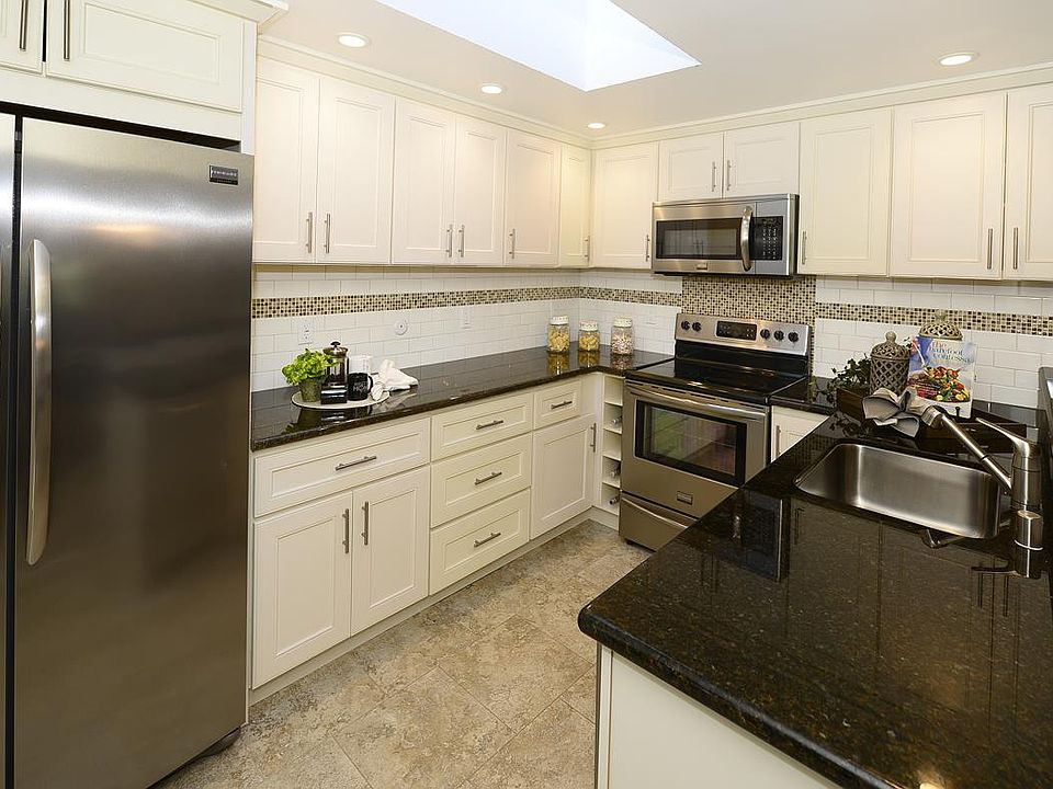 1st image of 1417 Oakmont Dr APT 3