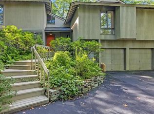 100 Clinton Rd, Tuxedo Park, NY 10987