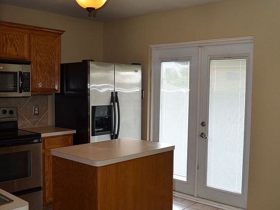 4th image of 4304 Sunflower Dr