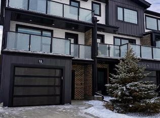 18 N Violet Point, Sylvan Lake, AB T4S0V7