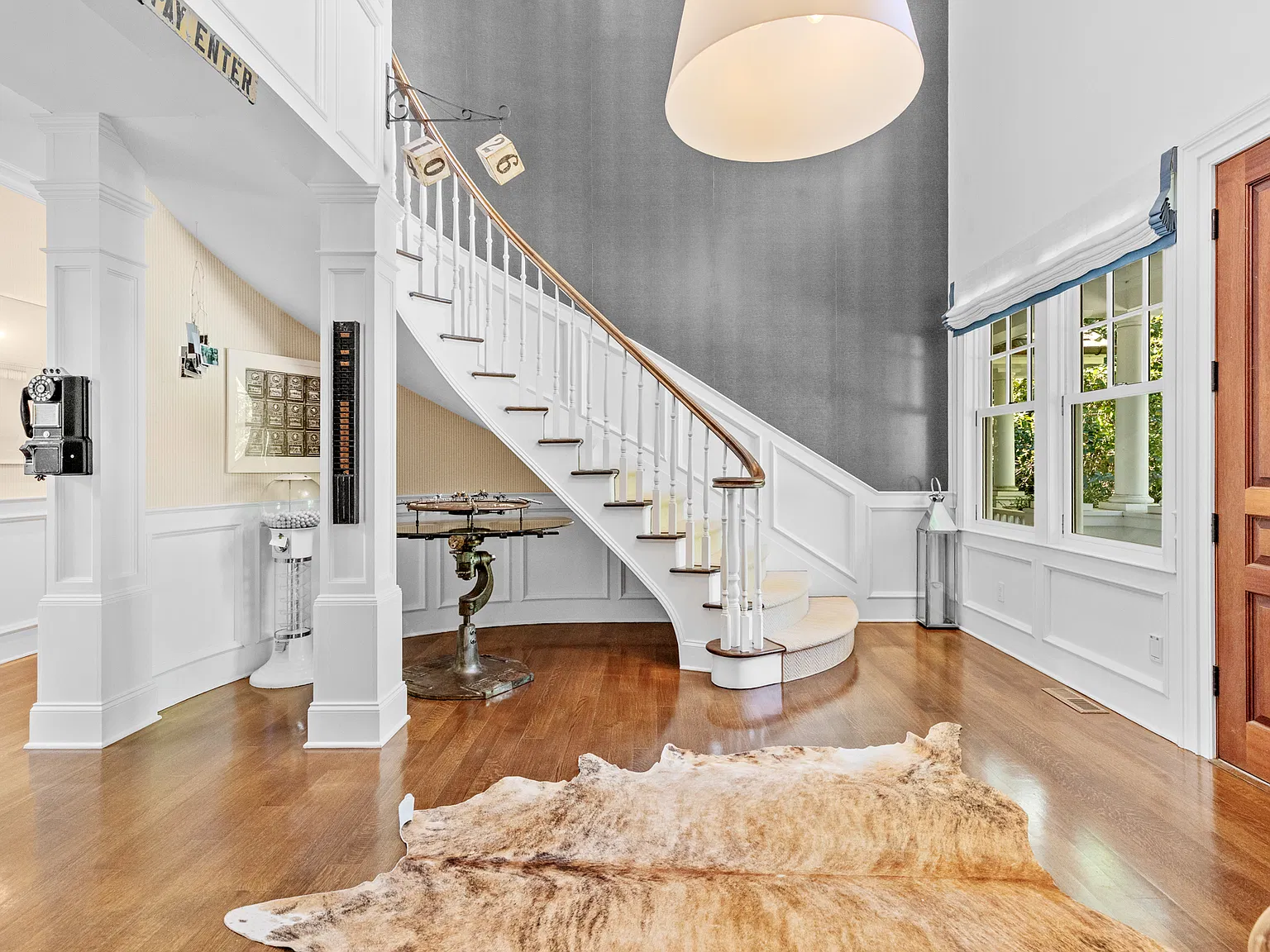 Gorgeous 5 Bedroom Post Modern — Photo 4