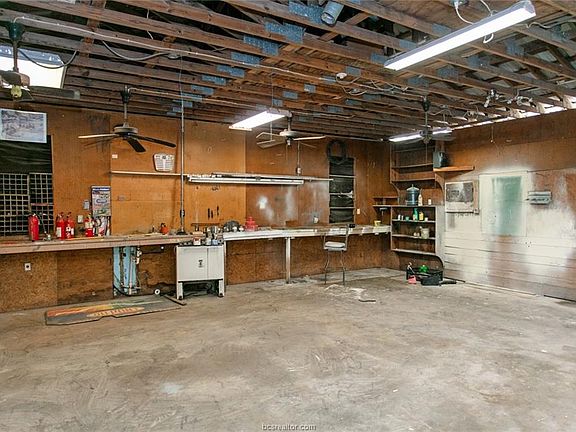 5th image of 12821 Robin Dr