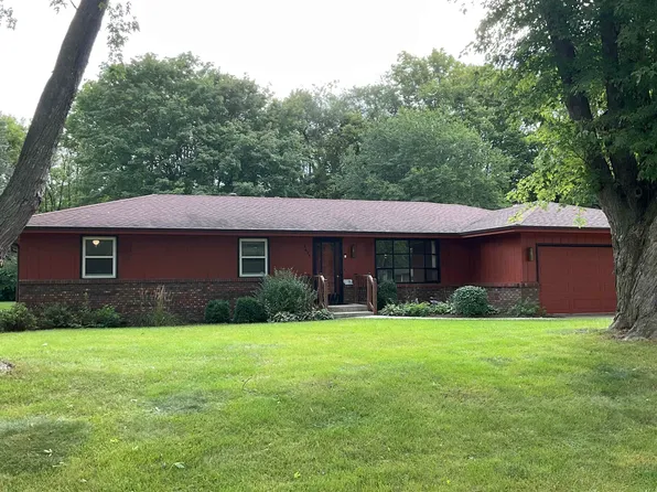 8695 Delta Dr, Machesney Park, IL 61115