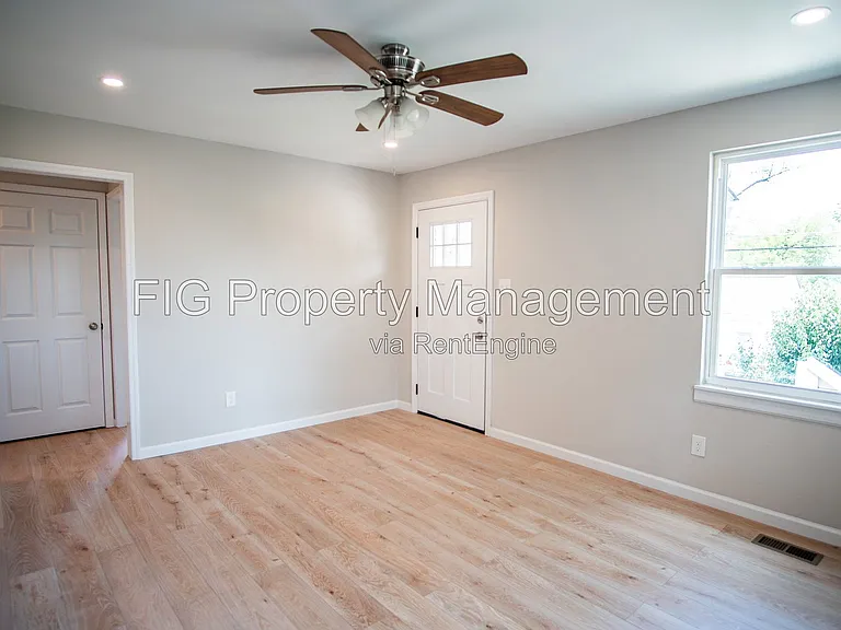 607 Hillview Rd — Photo 4
