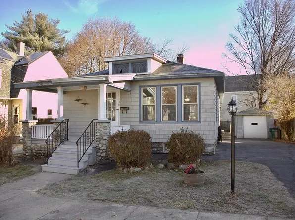 158 Warwick St, Lowell, MA 01851