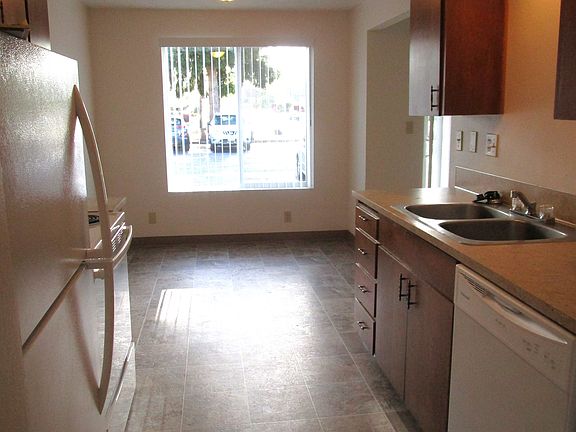 2nd image of 1125 Wyatt Ave #5