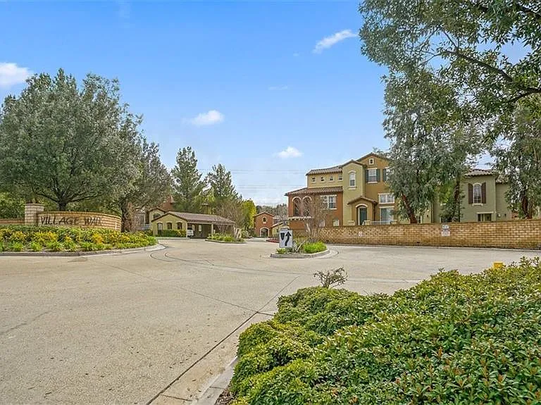 28134 Ashbrook Ln — Photo 1