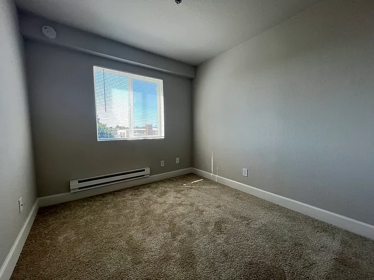 Dixon Landing Apartments — Photo 10
